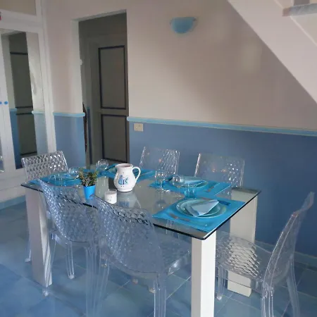 Les Pieds Dans L Eau Stintino