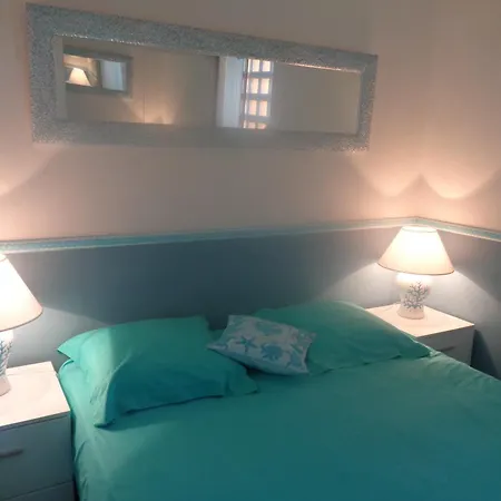 Les Pieds Dans L Eau Hébergement de vacances *