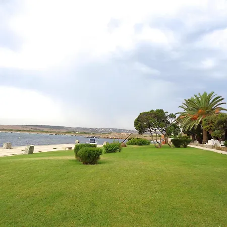 Les Pieds Dans L Eau * ستينتينو