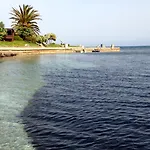 Les Pieds Dans L Eau *